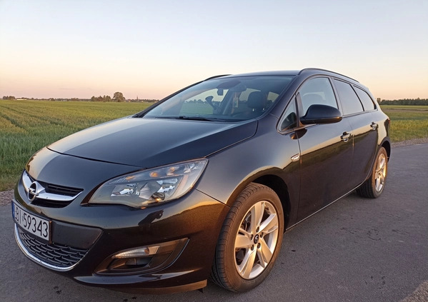 Opel Astra cena 33000 przebieg: 131000, rok produkcji 2015 z Bukowno małe 154